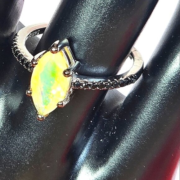 925 Sterling Silver Set: Earrings & Ring Sz 7.5 with Natural Ethiopia Fire Opal. - Picture 5 of 16